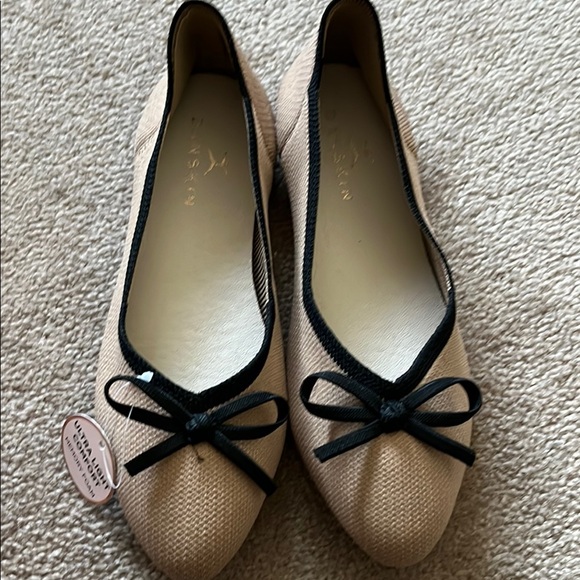 Danskin Tan and Black Flats with Classic Bow Detail - Picture 2 of 8